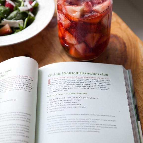 20140326_BlogPickledStrawberries-113